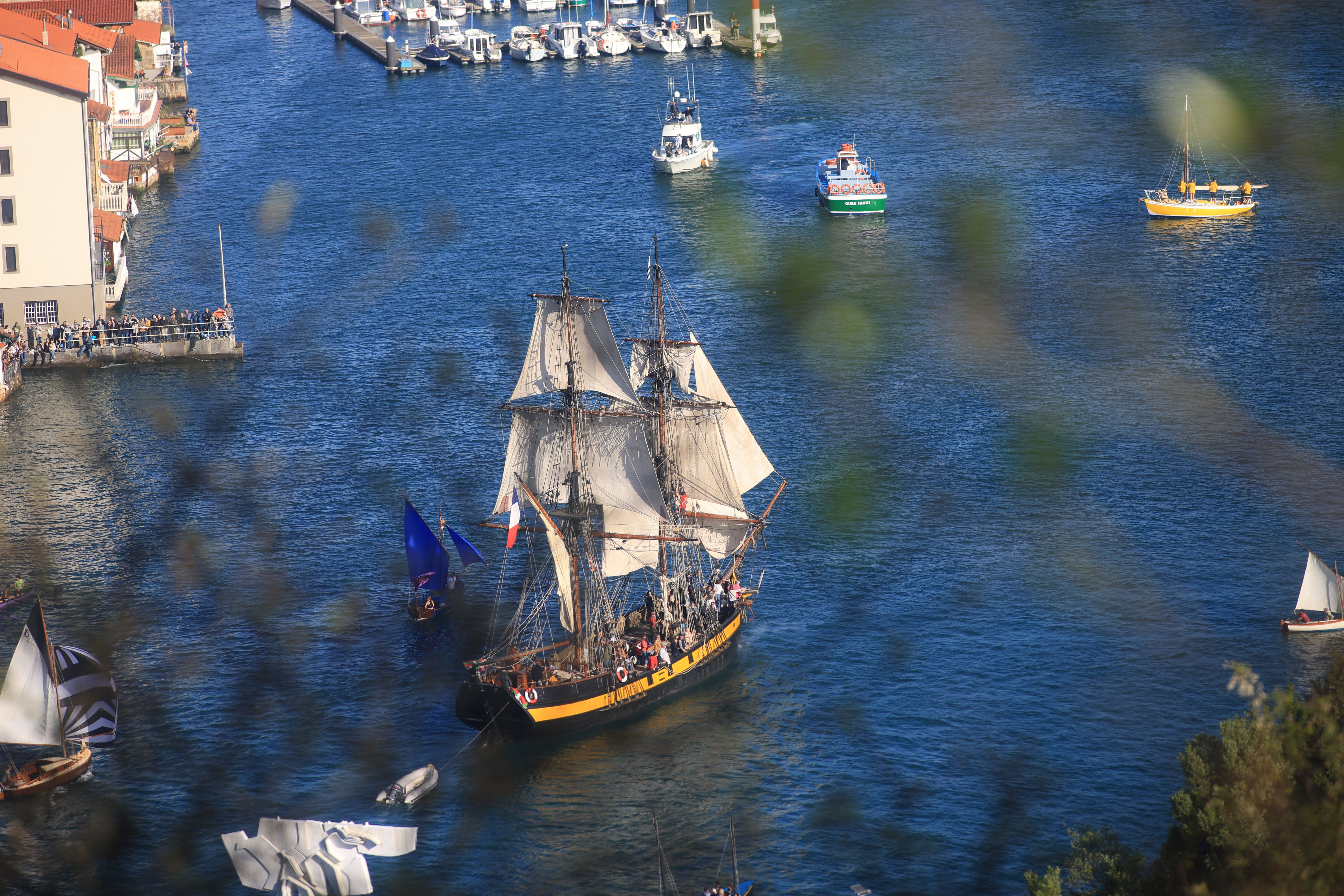Las mejores imágenes de la entrada de los barcos en la bahía