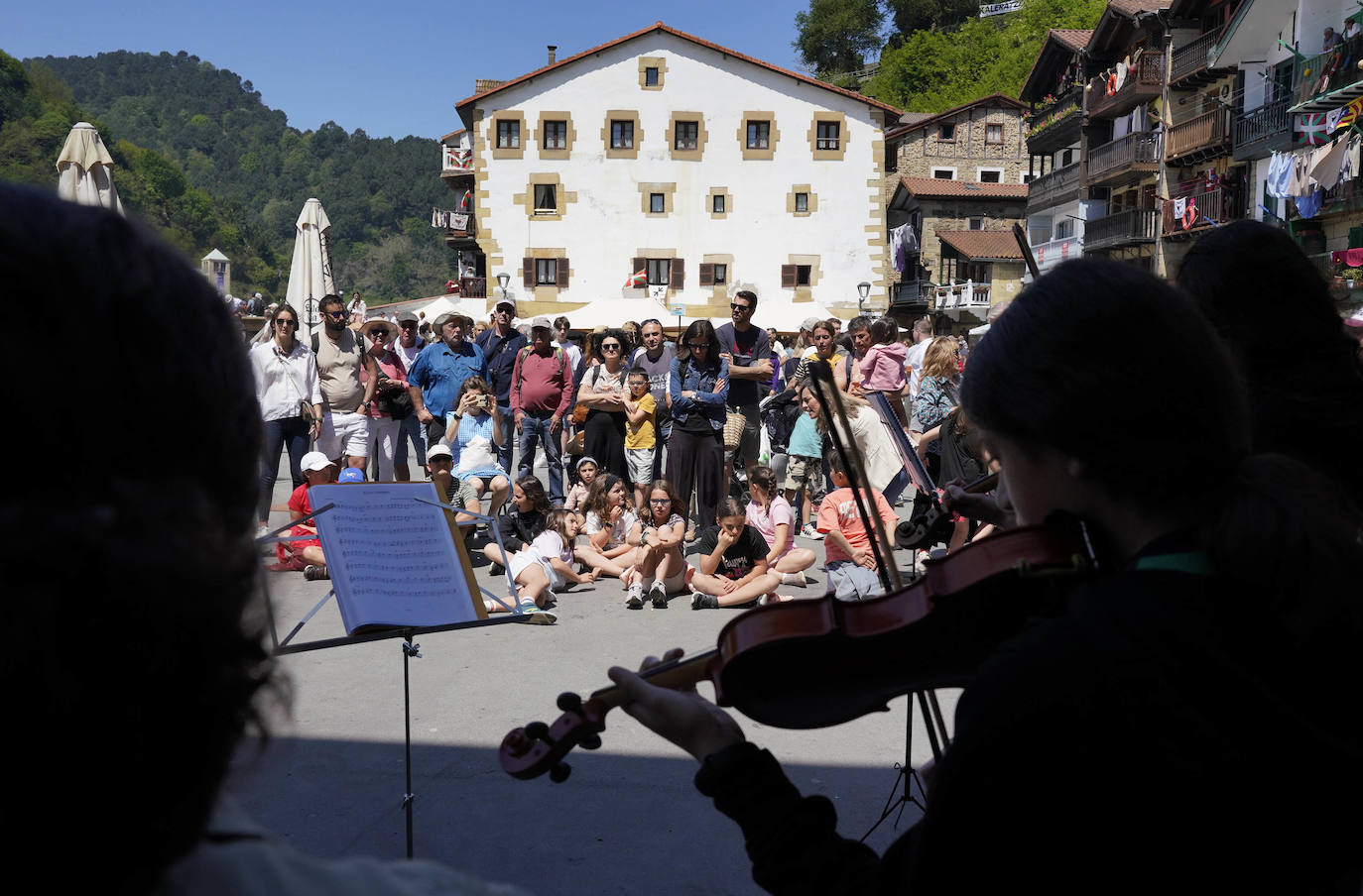 Gran ambiente en el Pasaia Itsas Festibala