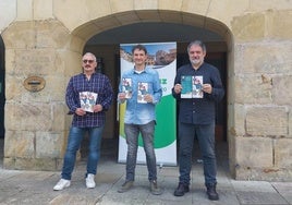 Xanti Val, Mikel Arruti y Jon Legorburu durante la presentación de los festejos de Mendekosteak.