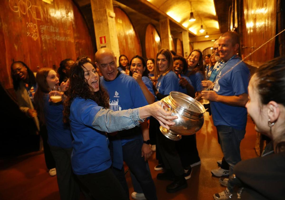 El Bera Bera celebró el título de Copa con una comida en Petritegi.