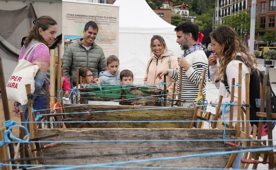 Tamborrada marinera para despedir el Pasaia Itsas Festibala