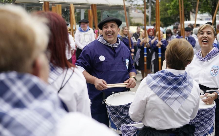 Tamborrada marinera para despedir el Pasaia Itsas Festibala