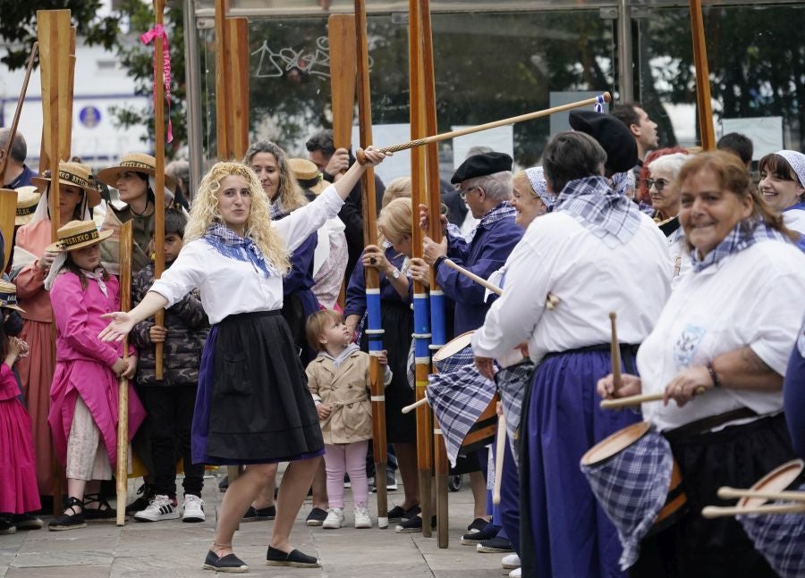 Tamborrada marinera para despedir el Pasaia Itsas Festibala