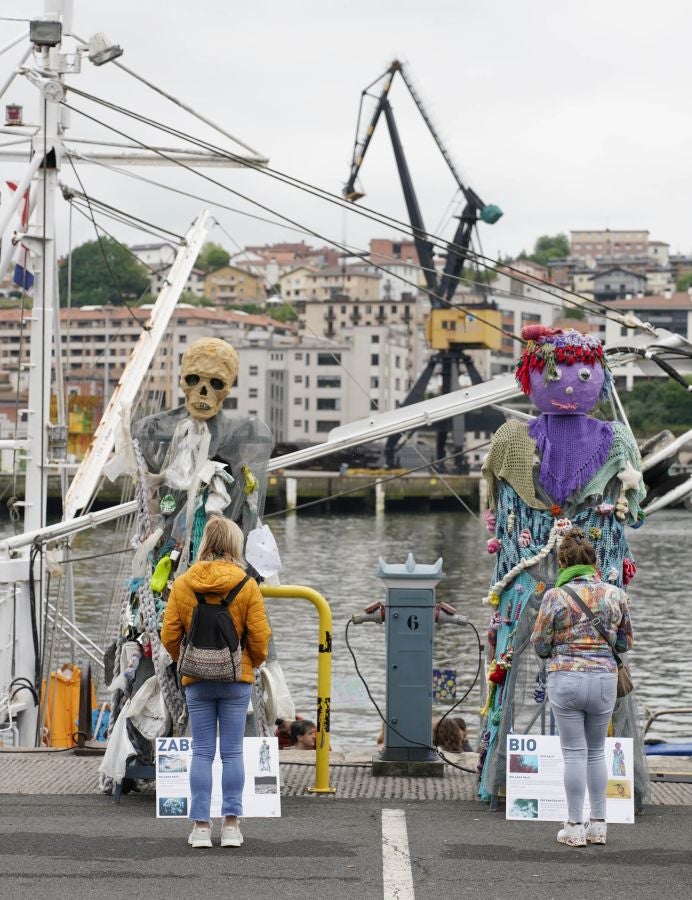 Tamborrada marinera para despedir el Pasaia Itsas Festibala
