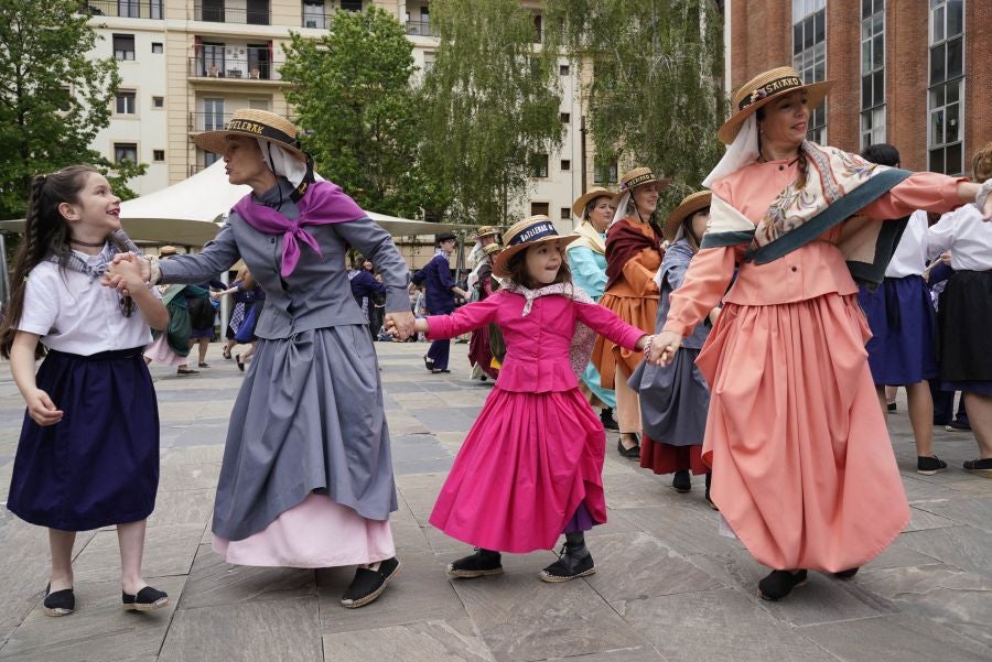 Tamborrada marinera para despedir el Pasaia Itsas Festibala