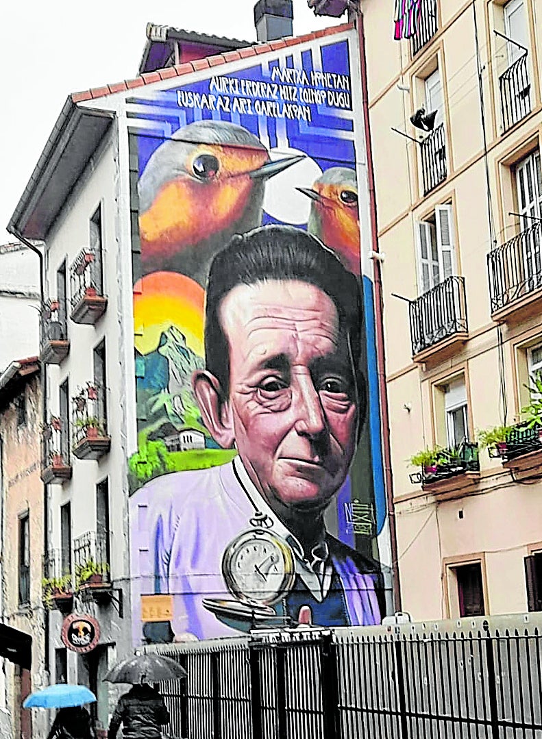 Lazkao Txikiren babesean jaio zen Bertso-paper Lehiaketa.