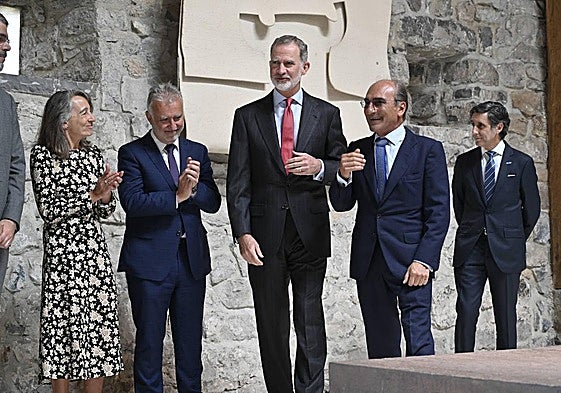 La visita del rey Felipe VI a Chillida Leku, en imágenes