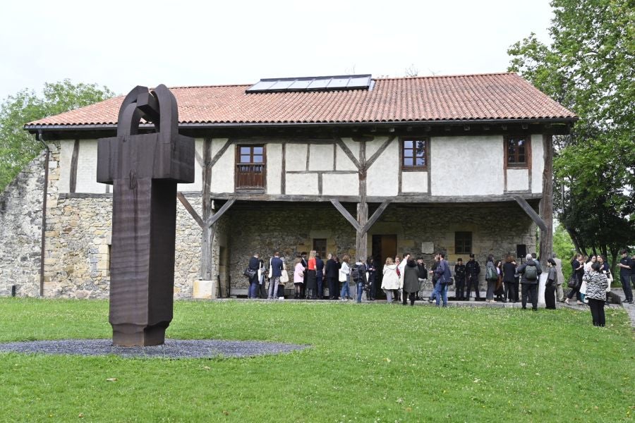 El Caserío Zabalaga recorre los años 80 de Chillida