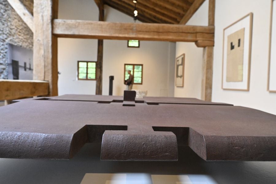 El Caserío Zabalaga recorre los años 80 de Chillida