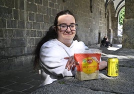 Ane, con un picoteo de productos sin gluten.