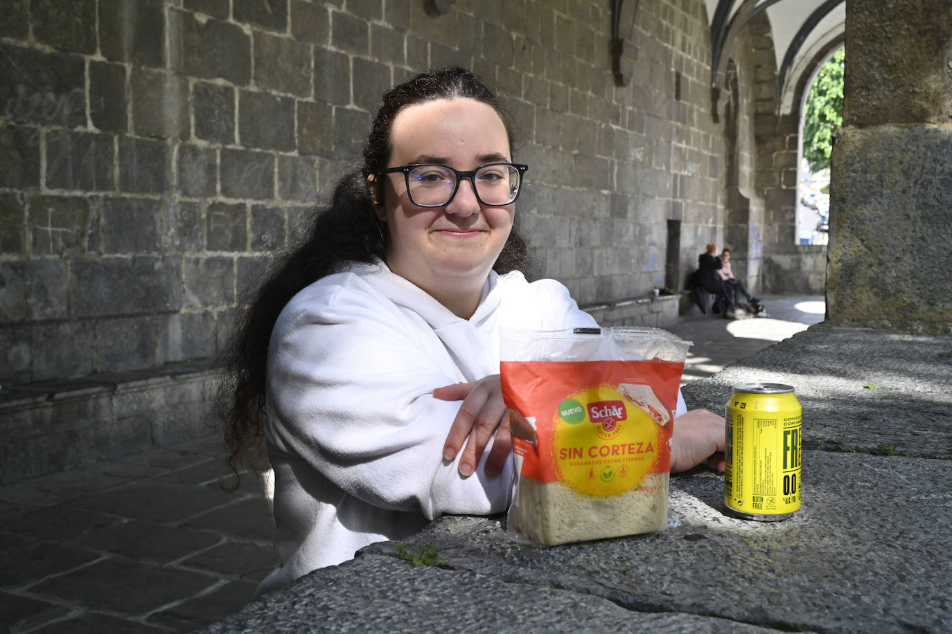 Ane, con un picoteo de productos sin gluten.