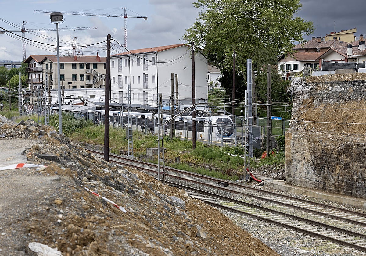 Este fin de semana se completará el derribo del paso elevado de Elizatxo, junto a Ventas.