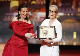 Juliette Binoche dedicó un emocionante discurso a Meryl Streep sobre el escenario del Palais des Festivals.