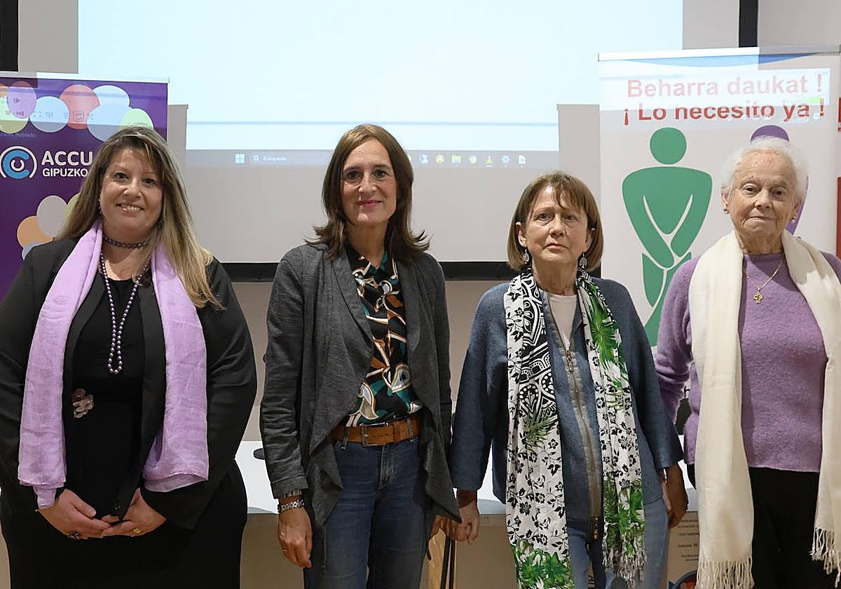 Las cuatro presidentas que ha tenido ACCU Gipuzkoa desde sus inicios, en la cita por el treinta aniversario ayer