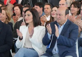 La candidata del PNV a las elecciones europeas, Oihane Agirregoitia, y el presidente del PNV, Andoni Ortuzar.