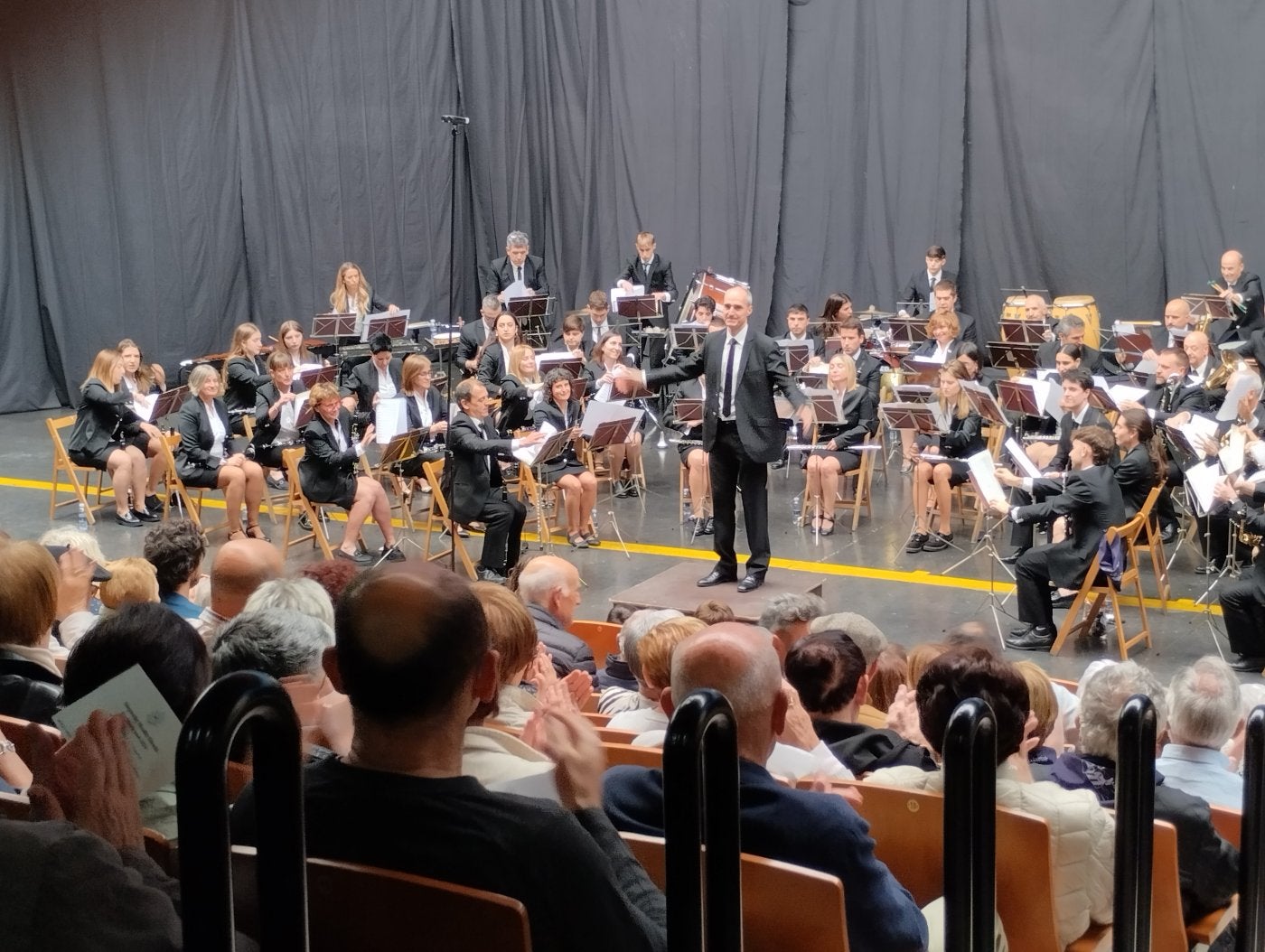 Bergarako Musika Banda ofreció el tradicional concierto del Domingo de Pentecostés. Las atracciones, otro de los alicientes de las fiestas.