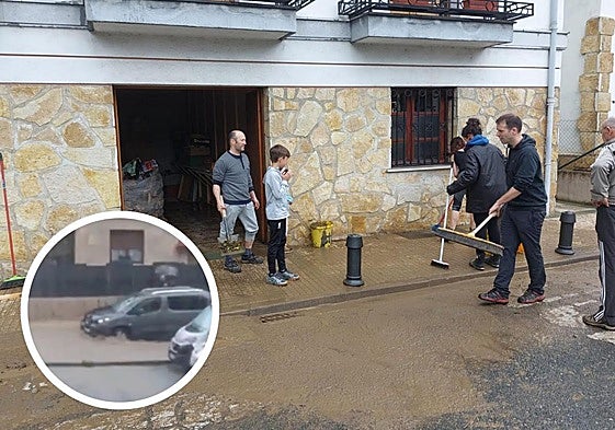 Una familia trata de retirar el barro que ha provocado la tormenta en Lazkao.