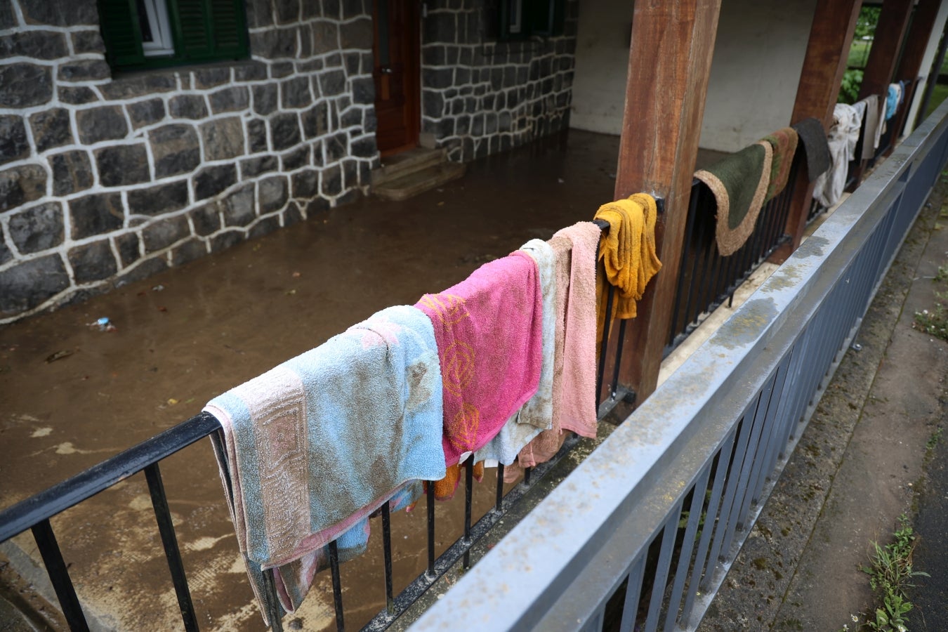 Barro y más barro en Lazkao