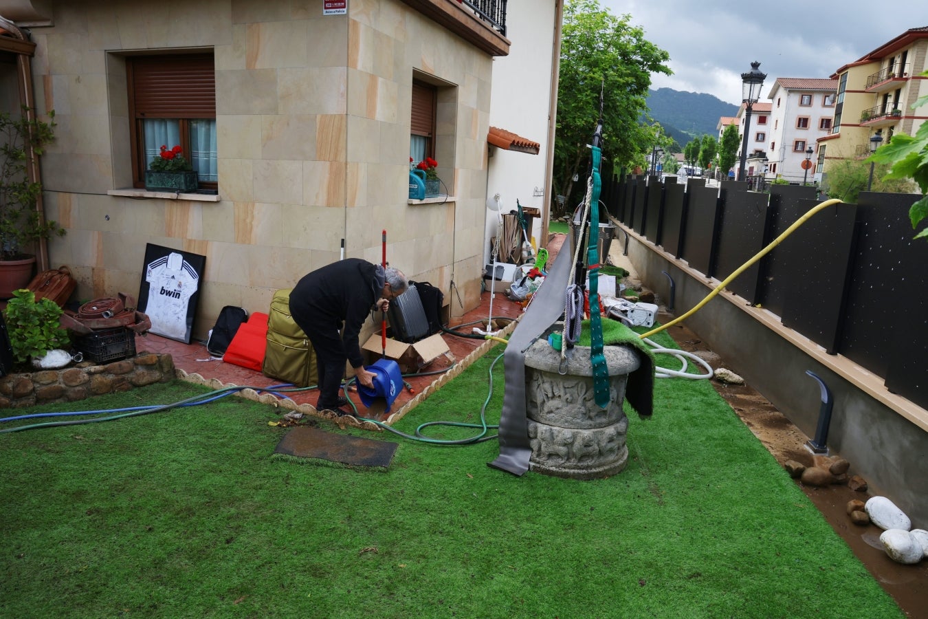 Barro y más barro en Lazkao