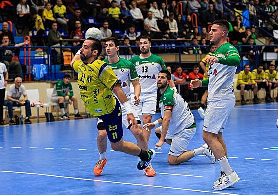 Esteban Salinas promecdia 3,5 goles por partido.