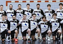 El equipo del Amenabar Zarautz que ha conseguido regresar en una sola temporada a la División de Plata del balonmano nacional.