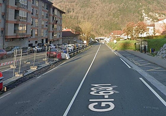 Tramo de la GI-631 a su paso por Zestoa, que será adecuado con una nueva mediana.