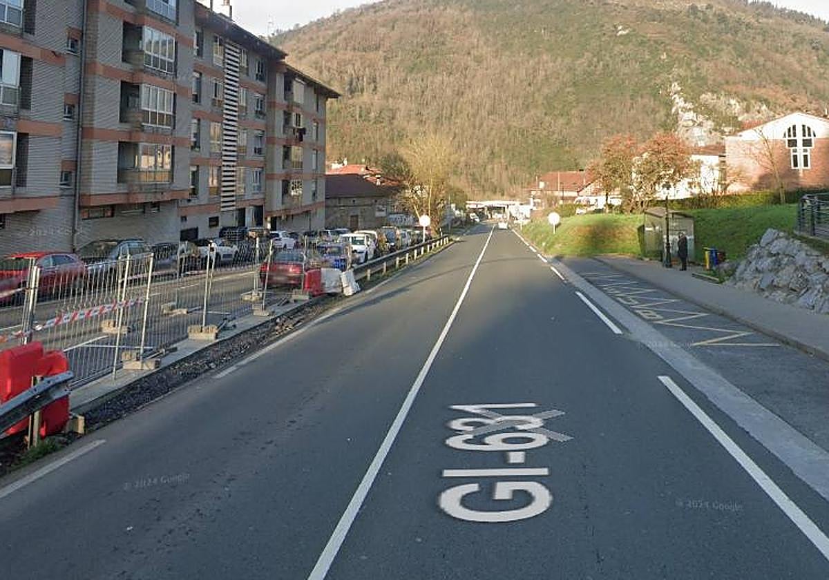 Tramo de la GI-631 a su paso por Zestoa, que será adecuado con una nueva mediana.
