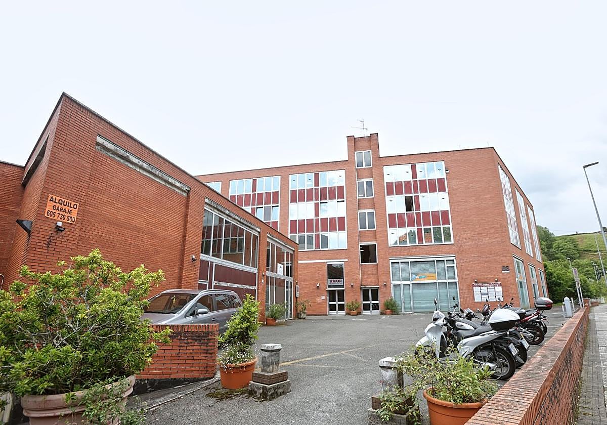 Exterior de Portuetxe 83, edificio en el que seencontraba el mayor laboratorio de 'speed' deEuropa, en la zona de Igara.