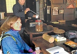 La vizcaína tiroteada en Afganistán ingresará en la UCI de Basurto nada más aterrizar esta tarde en Loiu