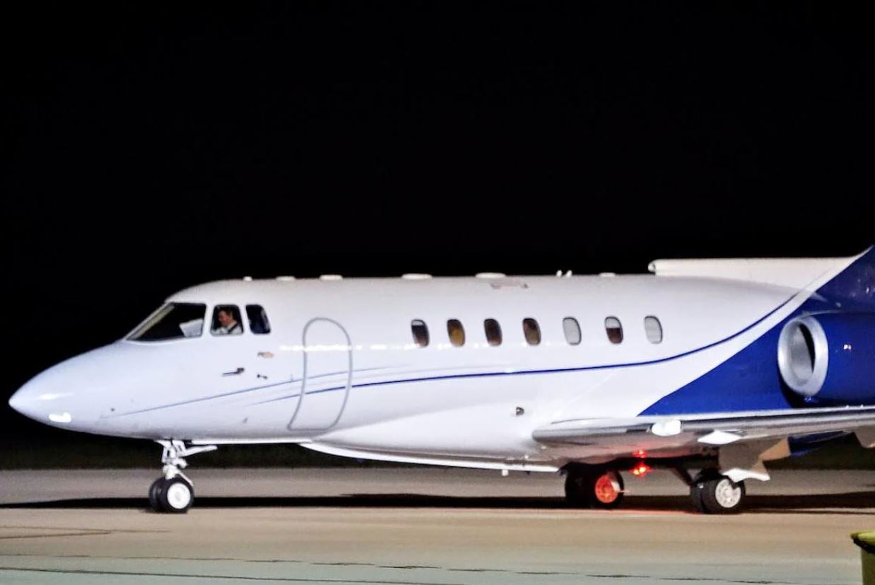 El avión que ha traído a Araceli, en junio de 2021, cuando se llevó al líder del Frente Polisario de Pamplona.