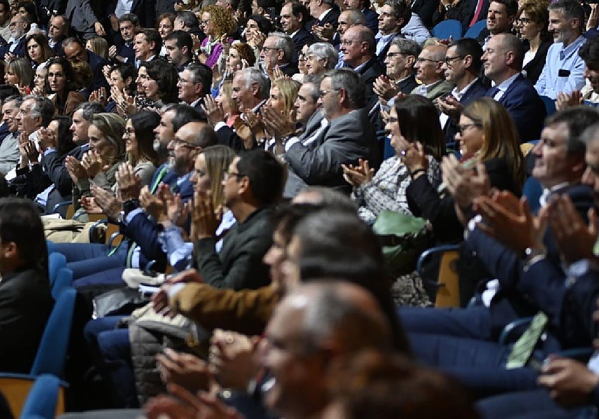 El auditorio del Kursaal se quedó pequeño para albergar a los representantes institucionales y del tejido industrial de Gipuzkoa.