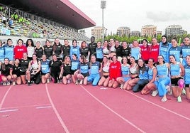 Los equipos del Atletiko y del BAT tras la final.