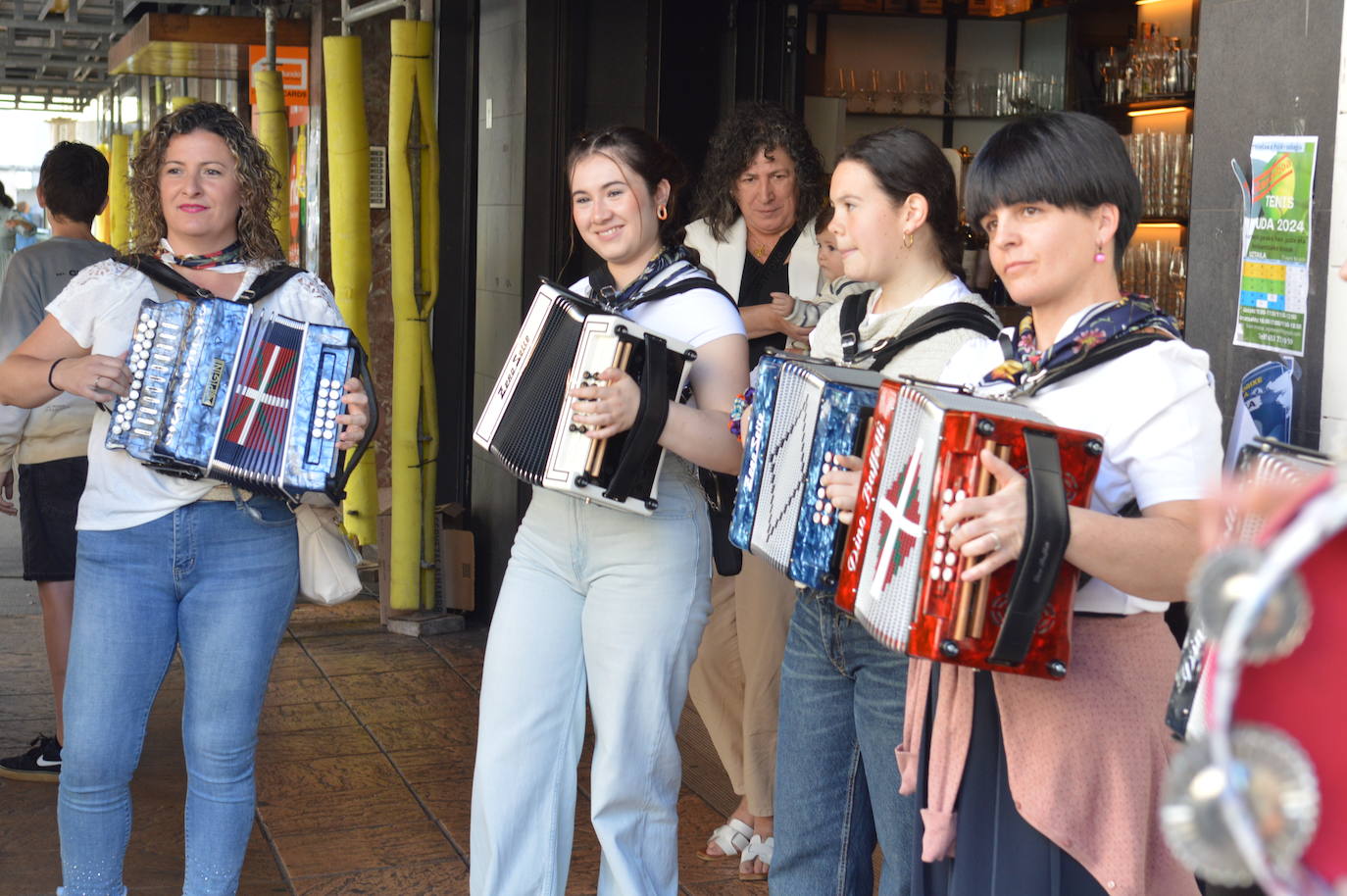 La música inunda las calles de Tolosa e Ibarra