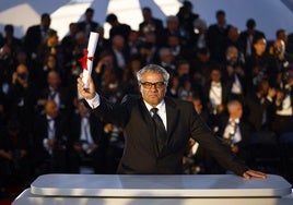 Mohammad Rasoulof con el Premio Especial.