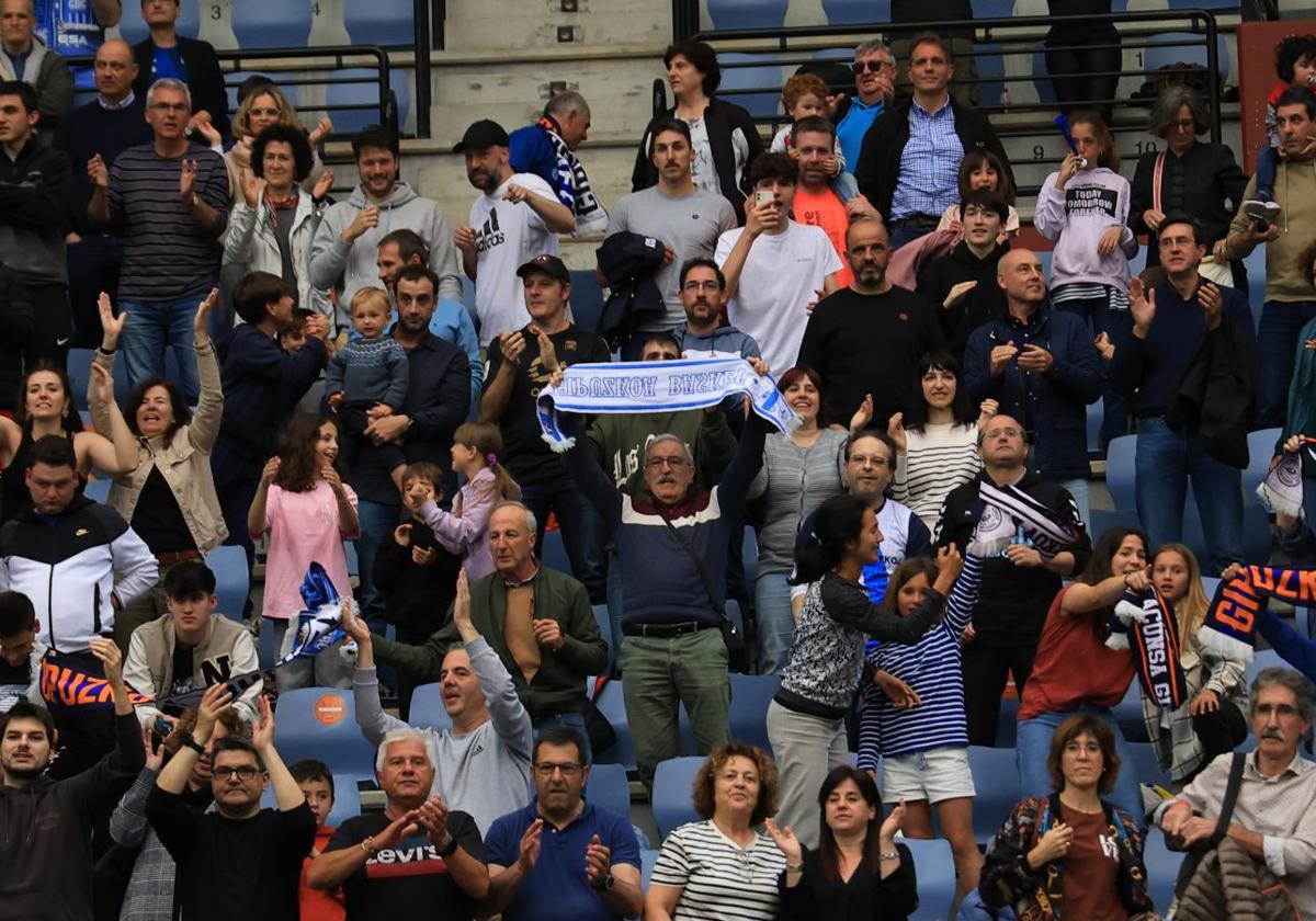 La celebración del triple sobre la bocina de Oroz, en imágenes