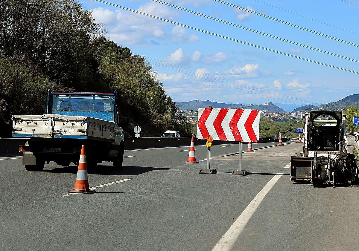Trabajos de mantenimiento en la AP-8.