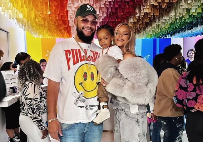 Rorrey Fenty, con Rihanna y su sobrino RZA Athelson en el segundo cumpleaños de este en Nueva York.