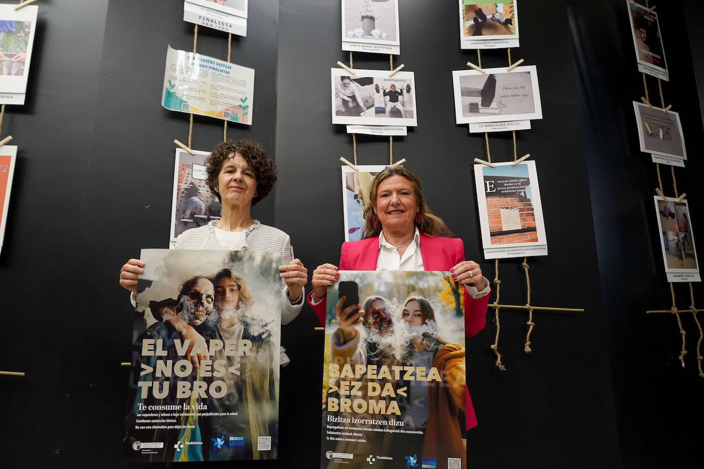 La directora de Salud Pública y Adicciones, Itziar Larizgoitia, junto a la consejera de Salud, Gotzone Sagardui, en la presentación de la campaña por el día contra el tabaco.