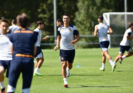 Jon Karrikaburu en un entrenamiento con la Real en Zubieta