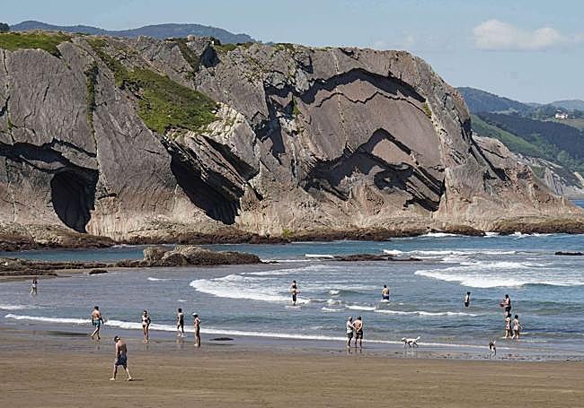 Playa de Itzurin de Zumaia.
