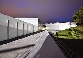 Vista parcial nocturna de las instalaciones deportivas de Usabal de Tolosa.