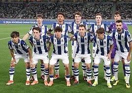Los jugadores de la Real estrenaron la camiseta de la próxima temporada en el amistoso de ayer en Japón.