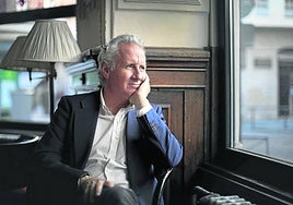 Lorenzo Milá presenta el programa de RTVE 'Objetivo planeta'.