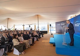 Urkullu llama a «pagar bien a las personas» y «mejorar las condiciones laborales»