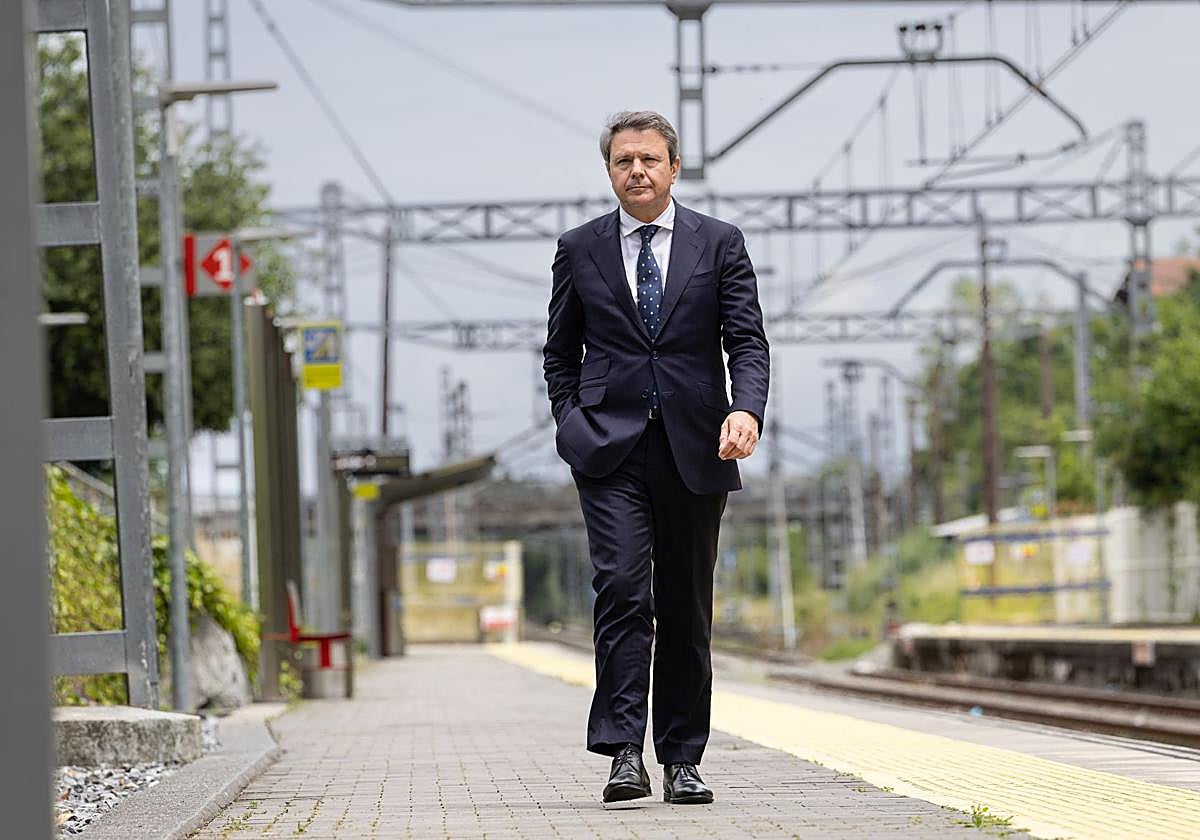 José Antonio Santano, ayer en el apeadero de Ventas de Irun.