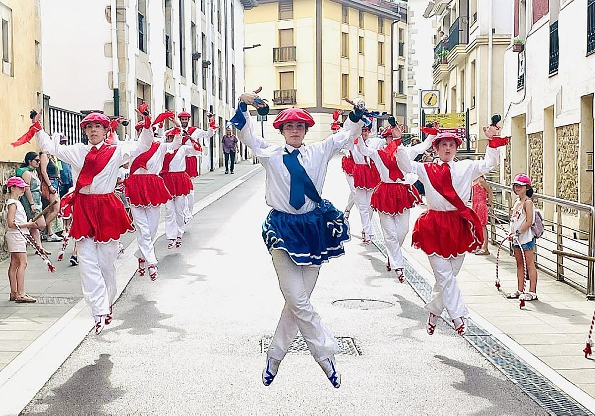 Ane Irazabal, que debutó con el faldellín azul en 2022, compartirá capitanía con Axier Uriarte este fin de semana.