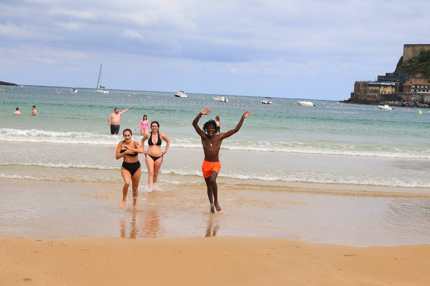 El arranque de la temporada de playas, en imágenes