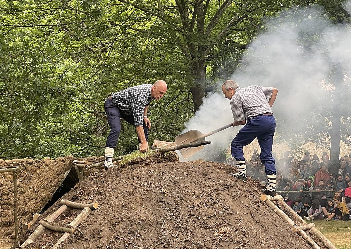 Imagen secundaria 1 - De la txondorra al ascenso, al son del Corpus