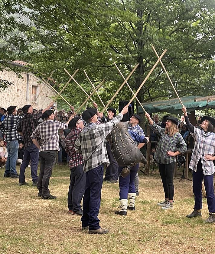 Imagen secundaria 2 - De la txondorra al ascenso, al son del Corpus