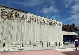 Exteriores de las piscinas de Beraun, en cuyas inmediaciones se registró la agresión.